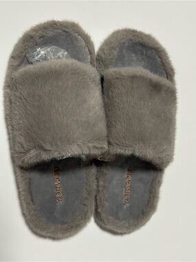 NEW Cozy Faux Fur Slippers - Women's Size 9.5-10 - Gray